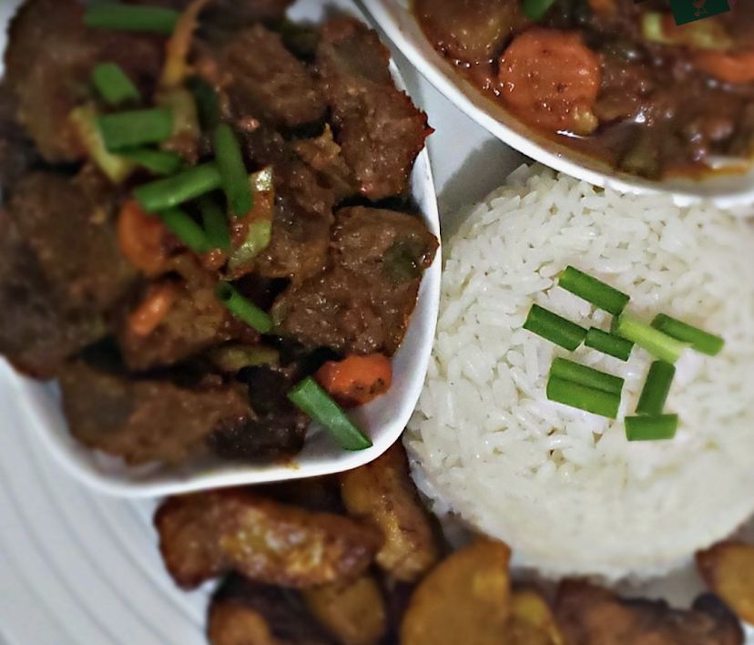 Plain rice with stew and beef
